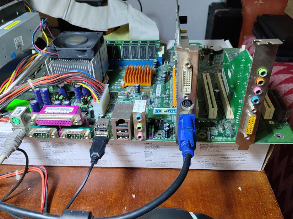 Kit Pc/AMD Sempron 2400+/Ram1GbDDR1/ATI 9250 Pro 256Mb/HDD+Win XP Pro