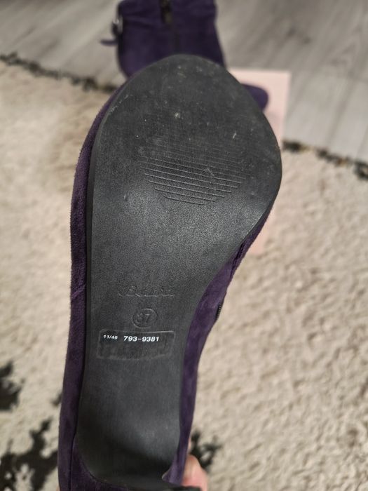 Vând botine cu toc Bata,mov