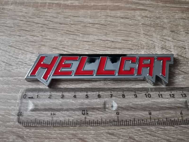 Dodge Hellcat емблема червено със сребристо