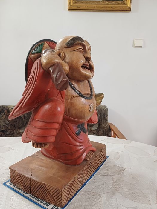 Голям дървен буда