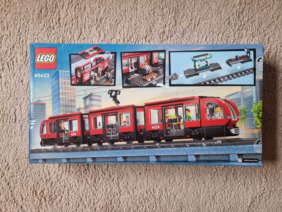LEGO City 60423 Statie si tramvai in centrul orasului, 811 piese