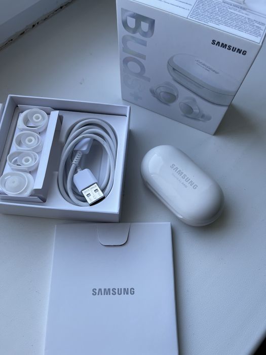 Безпроводные наушники Buds+