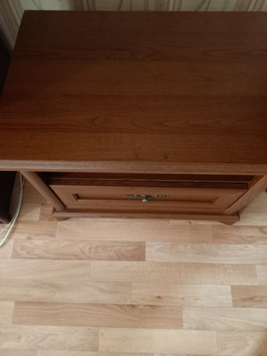 Продам тумбу под телевизор