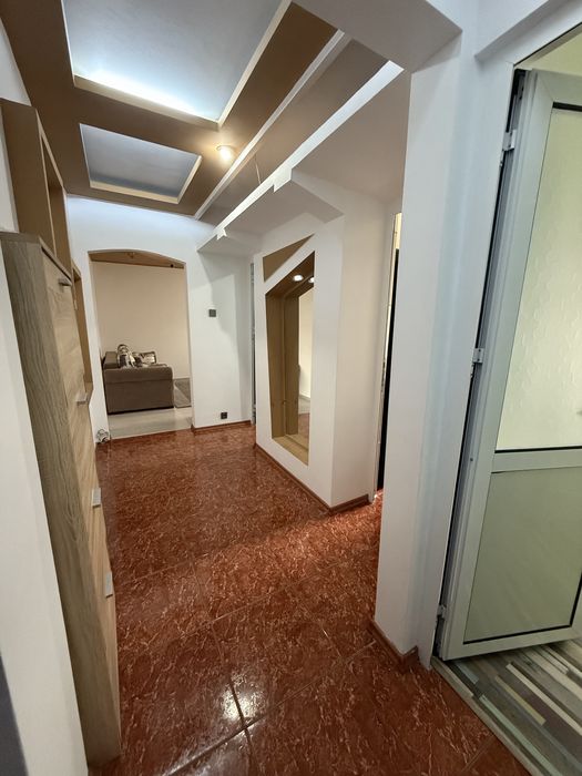 Inchiriez apartament