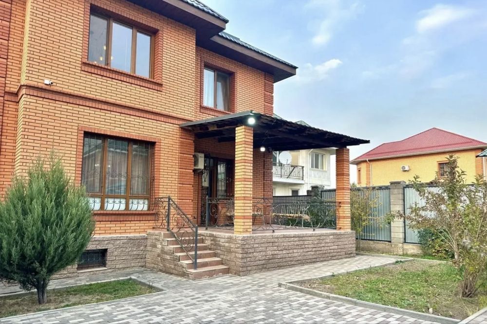 Продается коттедж экологической чистом районе.