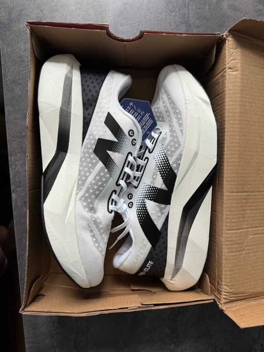 New Balance FuelCell SuperComp Trainer v3
