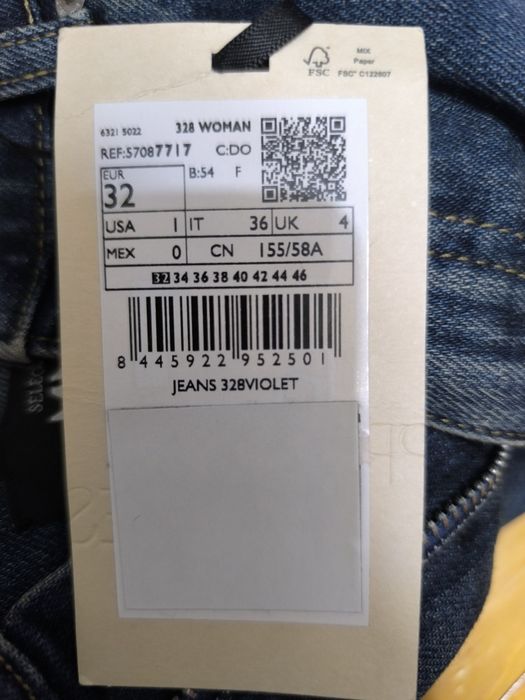 Джинсы от MANGO умеренный клёш женские