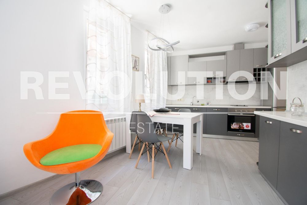 Дава се под наем Тристаен апартамент в София, Витоша - 94 кв.м за 715 € - Снимка #2