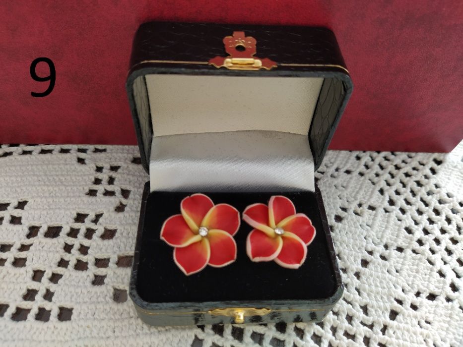 Лот бижута с камъни и перли