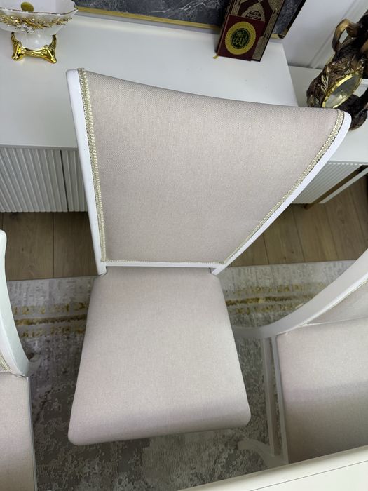 Гостевой стол и стулья