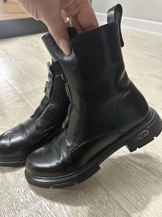 Продам ботиночки женские