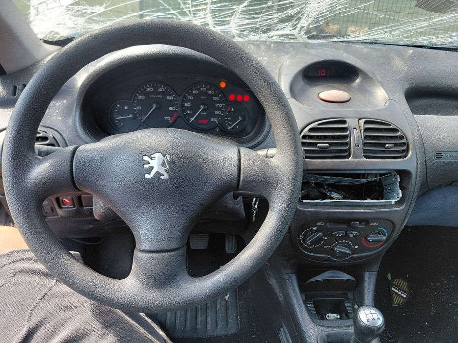 Pegeuot 206/Пежо 206 1.4 i на части !!!