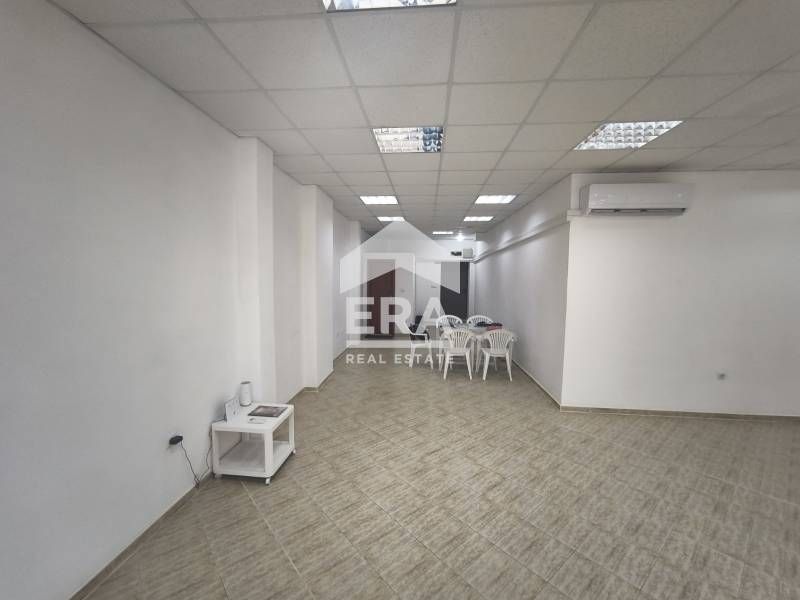 Търговско помещение под наем със статут на магазин за промишлени стоки