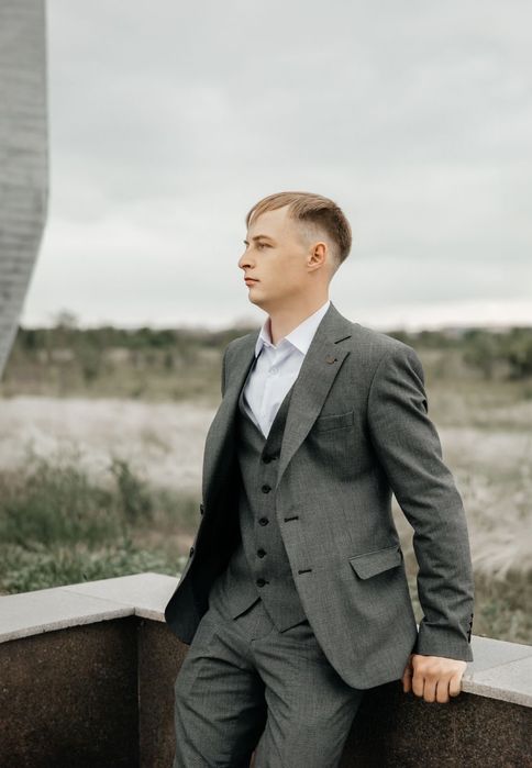 Костюм свадебный