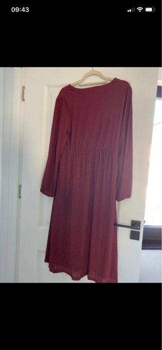 Rochita lunga ! Perfecta pentru o ocazie de neuitat ! Este foatte frunoasa si are un material foarte bun