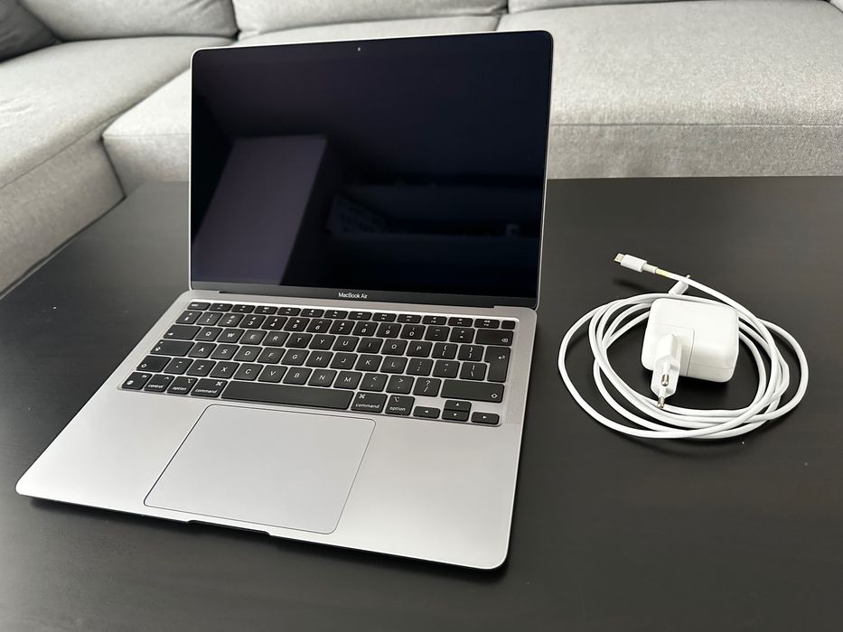 MacBook Air M1 13", 8GB, 256GB, baterie 88%, 329 cicluri încărcare