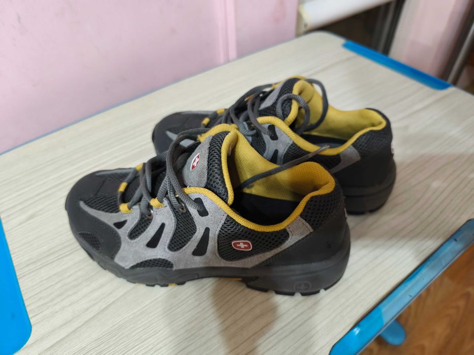 Swiss Gear туристичски обувки