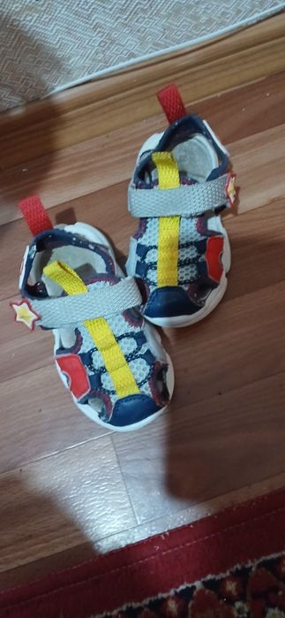 Отдам сандалики для мальчиков