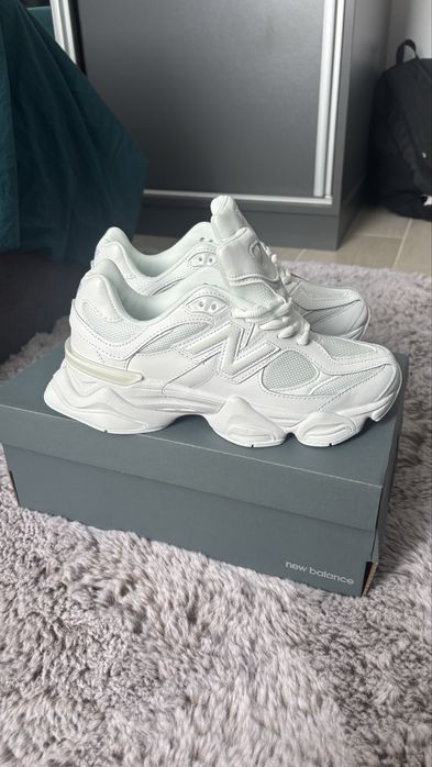 Adidasi New Balance 9060 Albi - Marimea 39.5