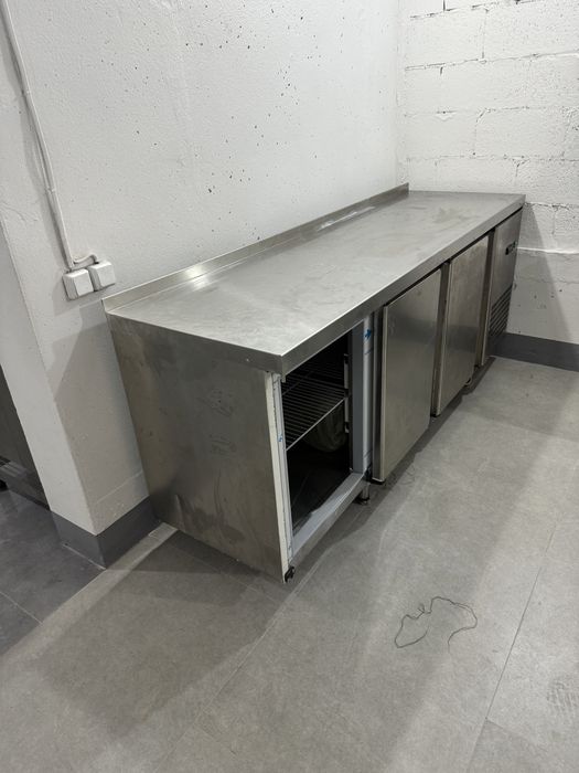 Холодильный стол