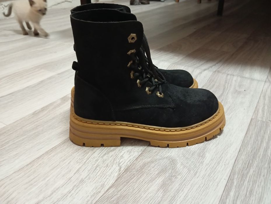 продам женские ботинки