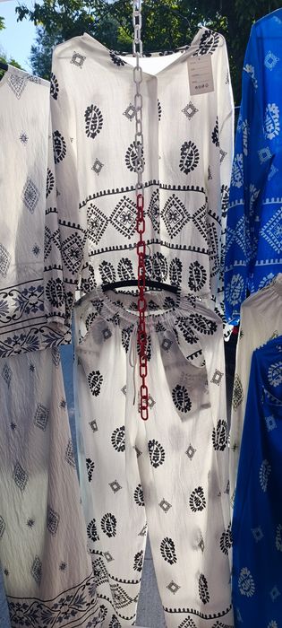 Vând costum din vâscoză  universal