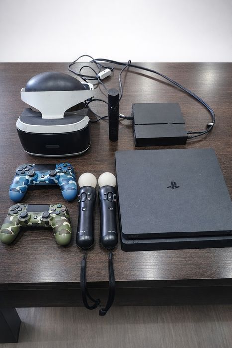PlayStation 4 Slim + PlayStation VR + 2 джойстика + 2 Move
Полный комп