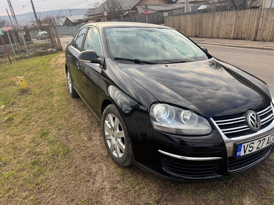 De vinzare vw jetta 2.0