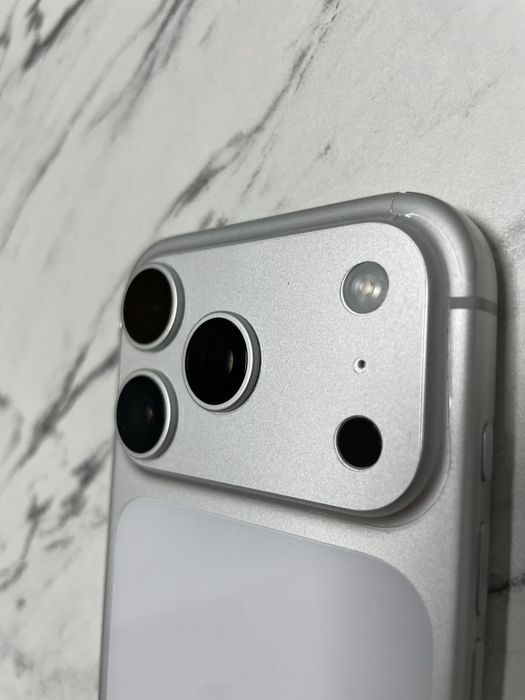 Iphone 17 pro E sim 256 GB