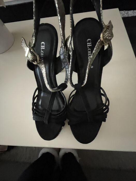 Sandale piele intoarsa negre