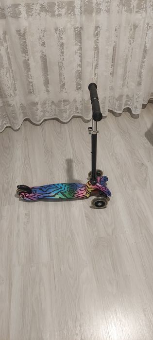 Детский самокат трёх колёсный