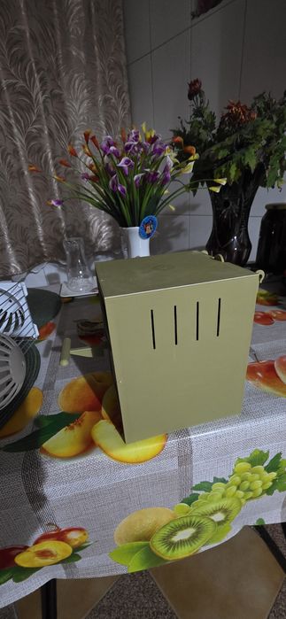 4 cuiburi din plastic pt păsări exotice