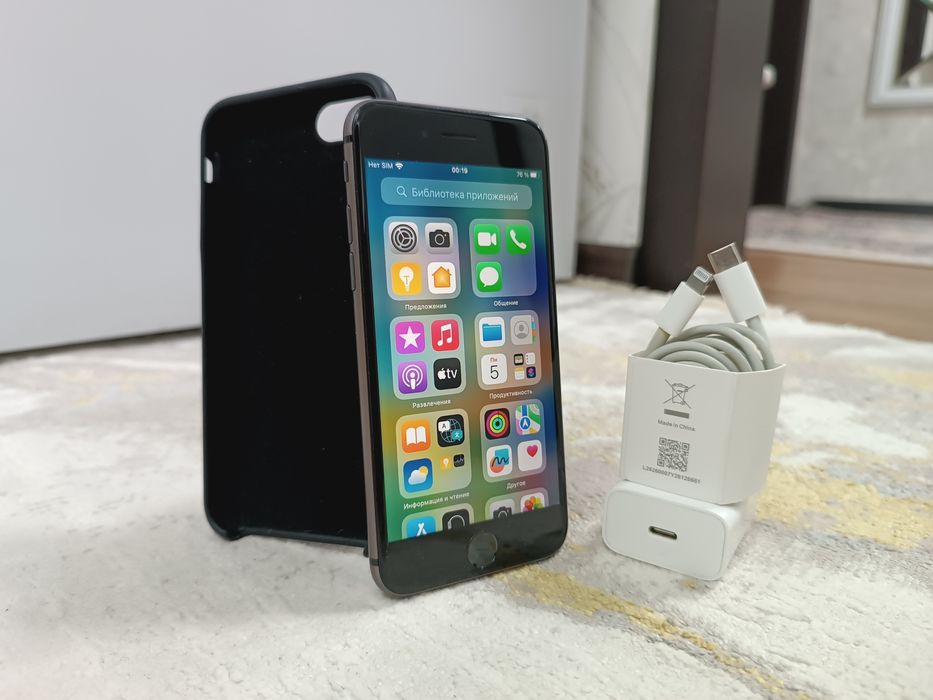 iPhone 8 в хорошем состоянии.