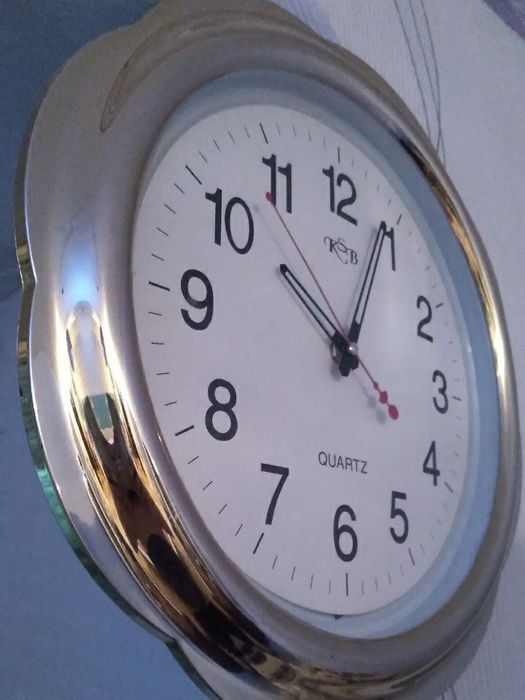 Большие настенные часы