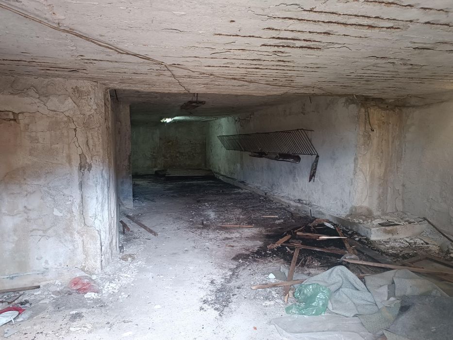 Продава се Магазин в с. Кленовик, Област Перник - 718 кв.м за 418 €/кв.м - Снимка #12