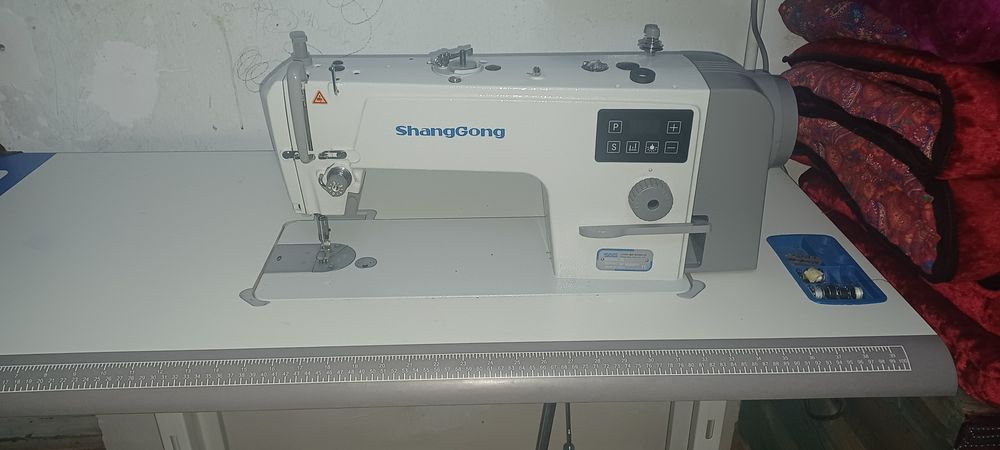 Tikuv moshinkasi sotiladi