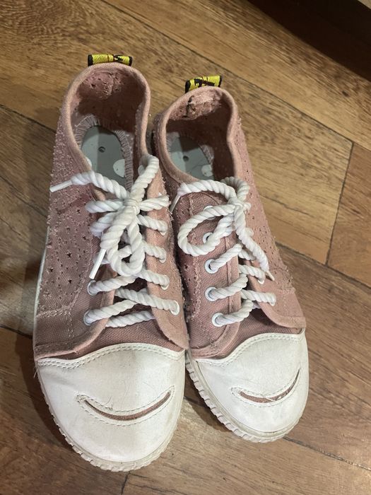 Продам обувь, каждая по 1000