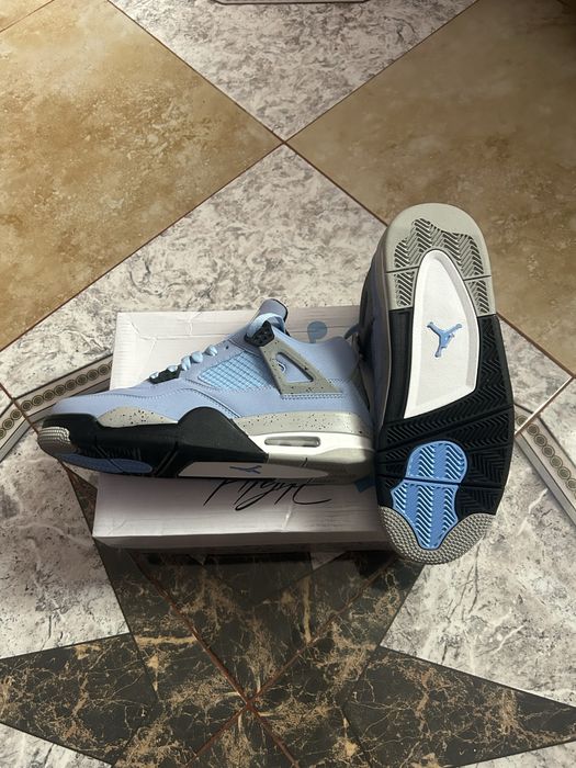 Jordan 4 retro univeristy blue