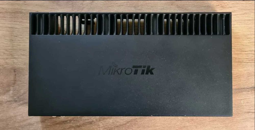 MikroTik RouterBOARD RB4011iGS+RM Gigabit Router 10xLAN 1xSFP+
