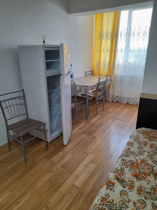 Închiriez garsoniera