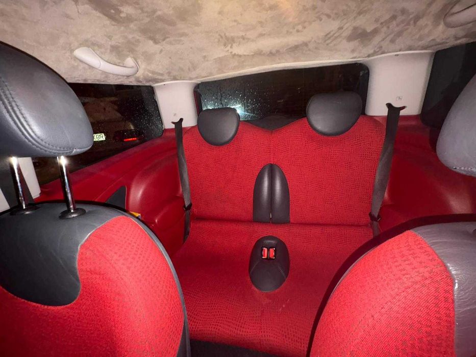 Vand Mini Cooper 1,6 culoare rosie, excelent intretinuta