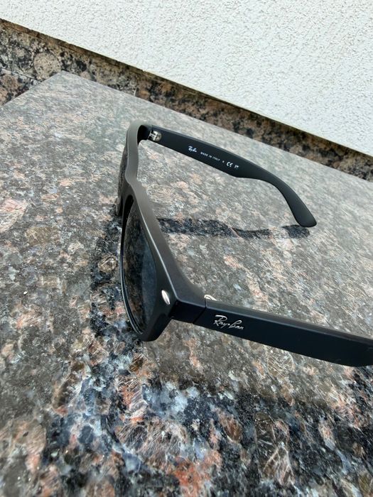 Vând ochelari ray ban