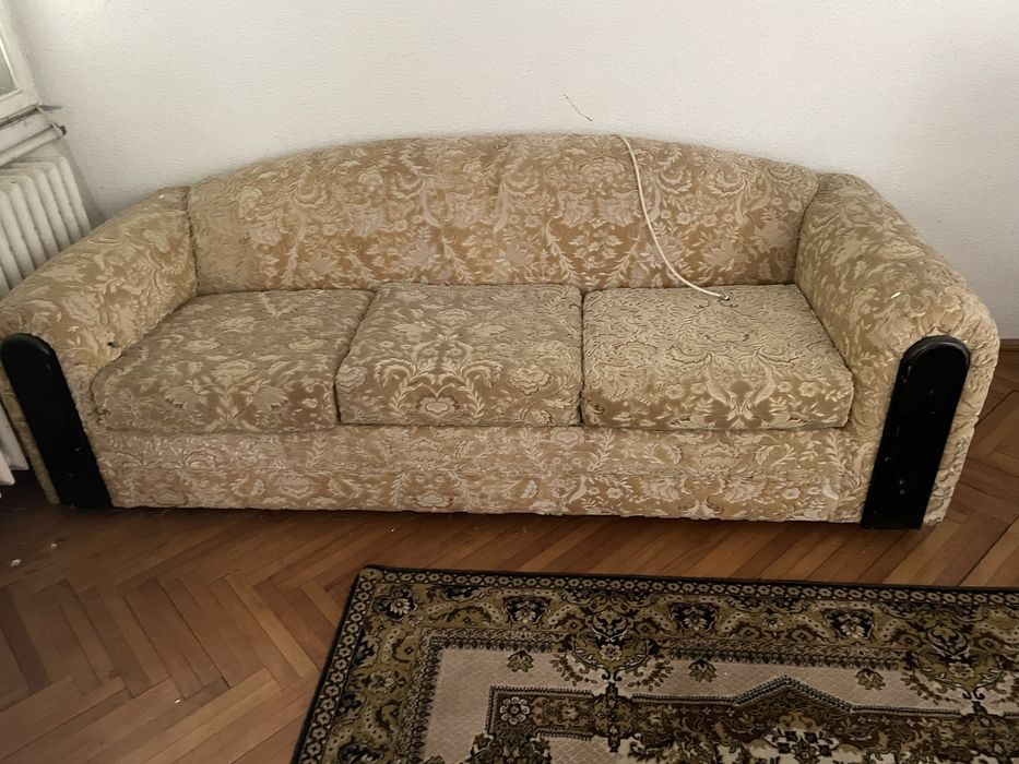 De vanzare canapele , fotolii, mese lemn , scaune
