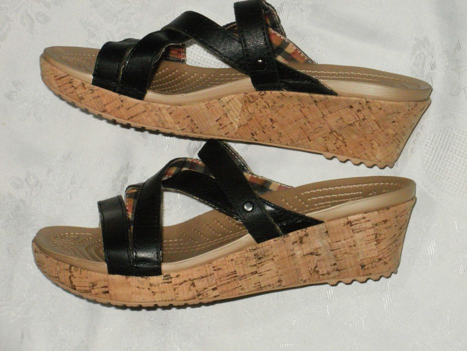 CROCS оригинални дамски нови естествена кожа 38