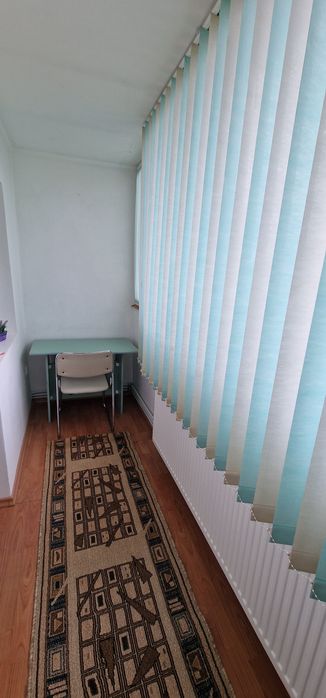 De inchiriat apartament 3 camere, etaj 3, zona Razboieni