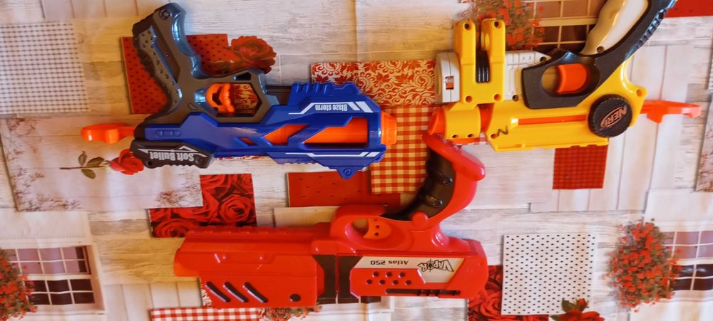 Пистолети NERF и VAPOR