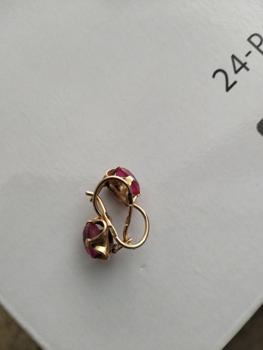 Продам золотые серьги