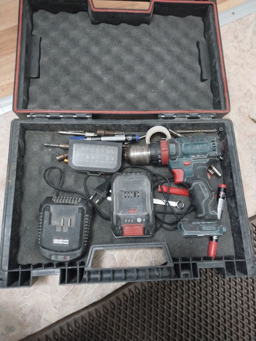 Перфоратор, болгарка, шурупаверт.