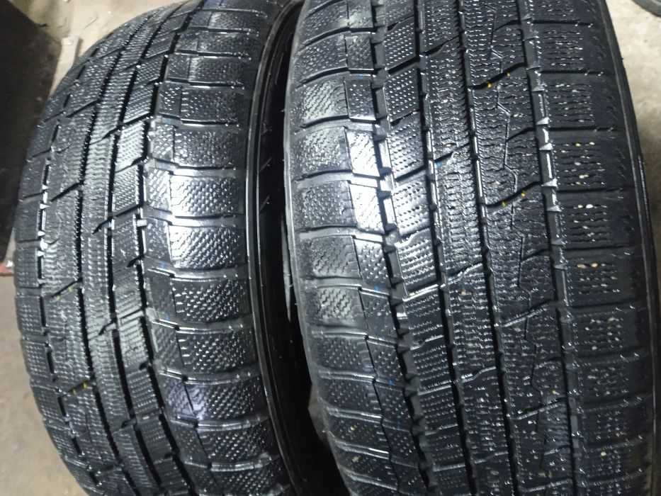 Пара зимних шин .