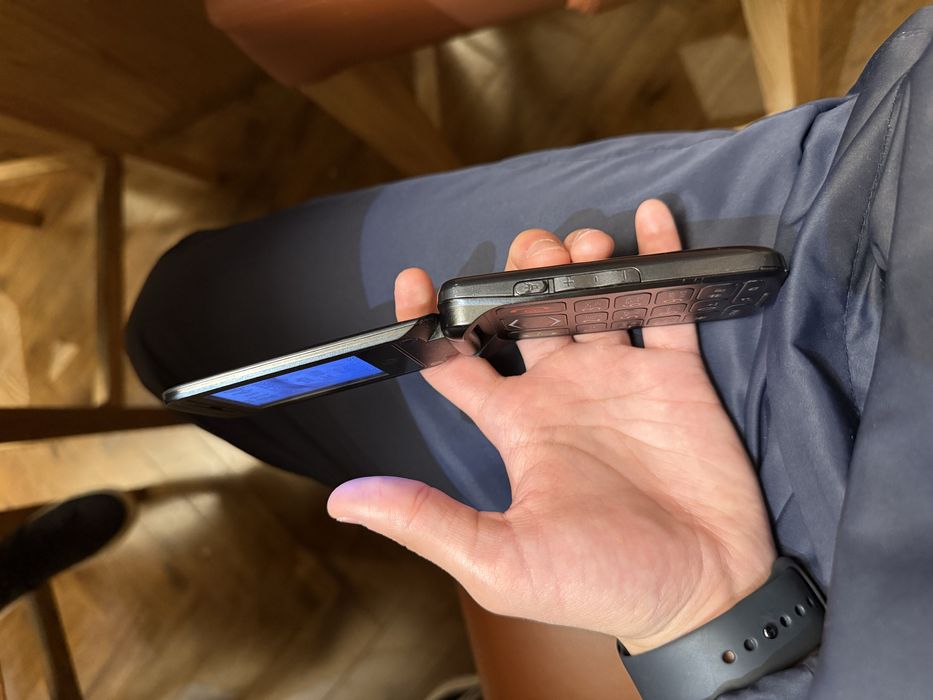 Продам сотовый телефон для связи!